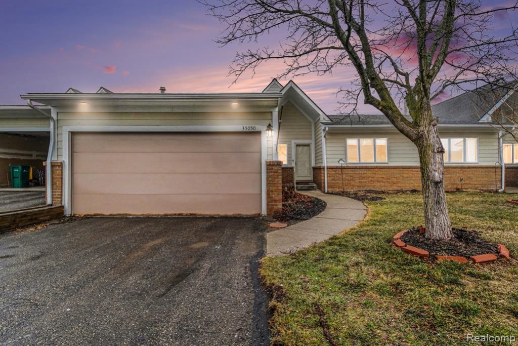 35050 Hillside Drive, Farmington Hills, MI 48335 Main Photo
