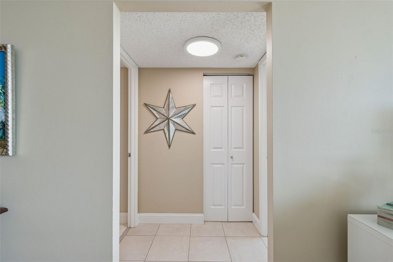 700 Beach Drive Ne, Unit 701, Saint Petersburg, FL 33701 Photo