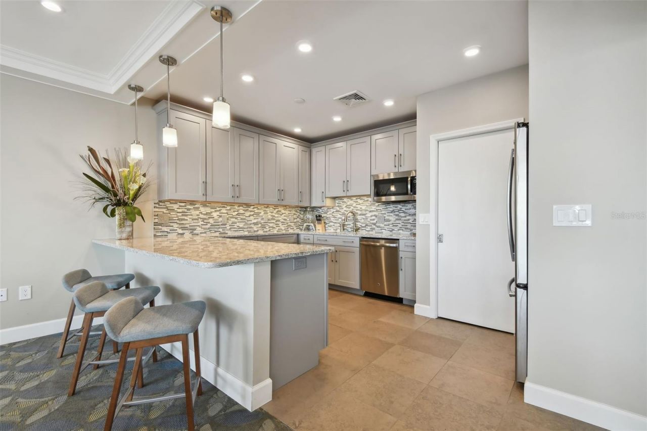 700 Beach Drive Ne, Unit 701, Saint Petersburg, FL 33701 Photo