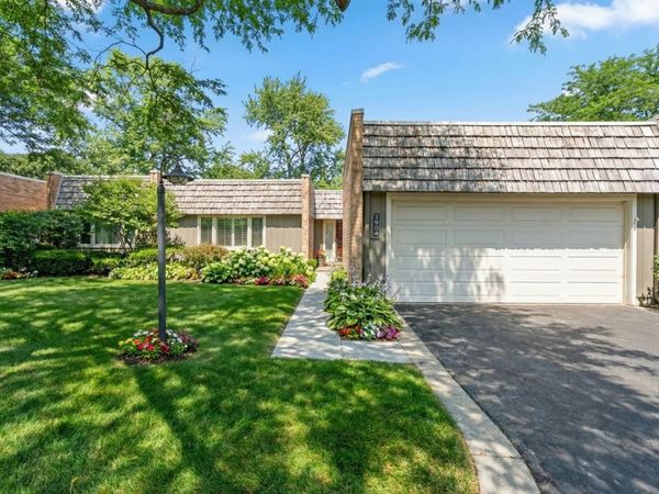 1904 Somerset Lane, Northbrook, IL 60062