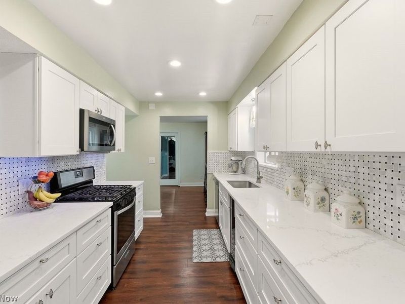 491 Tally Ho Lane, Cleveland, OH 44143 Photo 3