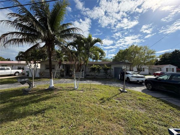 150 NE 164th St, Miami, FL 33162