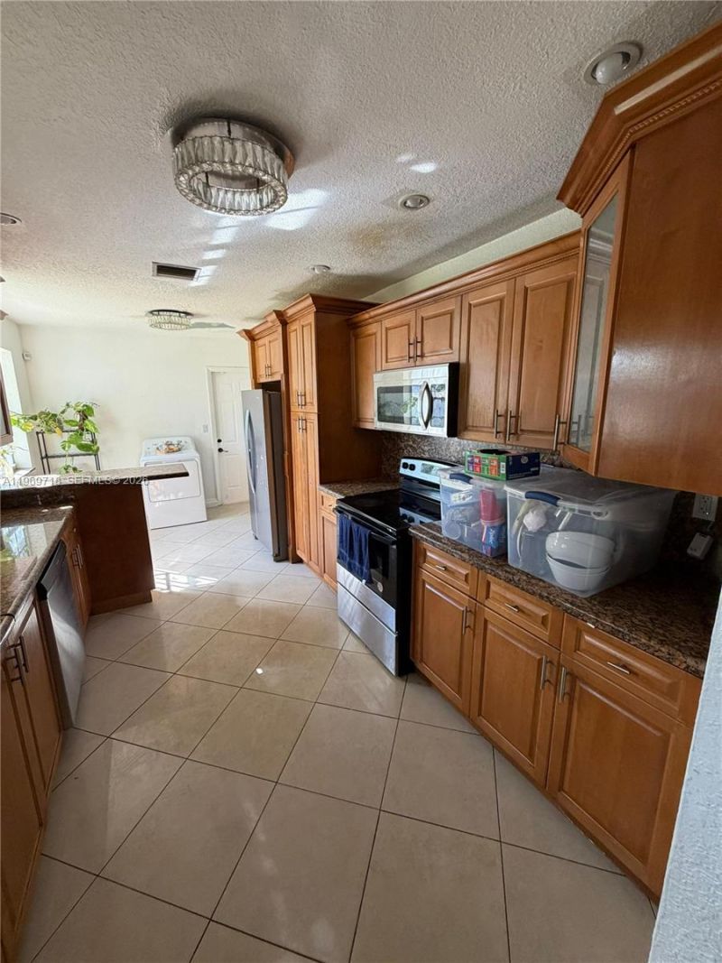 150 NE 164th St, Miami, FL 33162 Photo