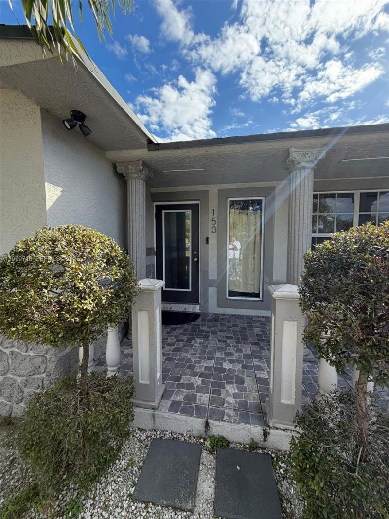 150 NE 164th St, Miami, FL 33162 Photo