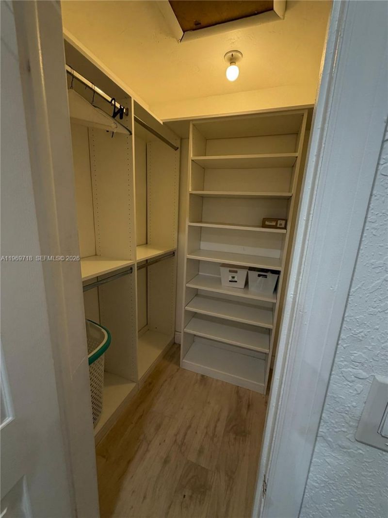 150 NE 164th St, Miami, FL 33162 Photo