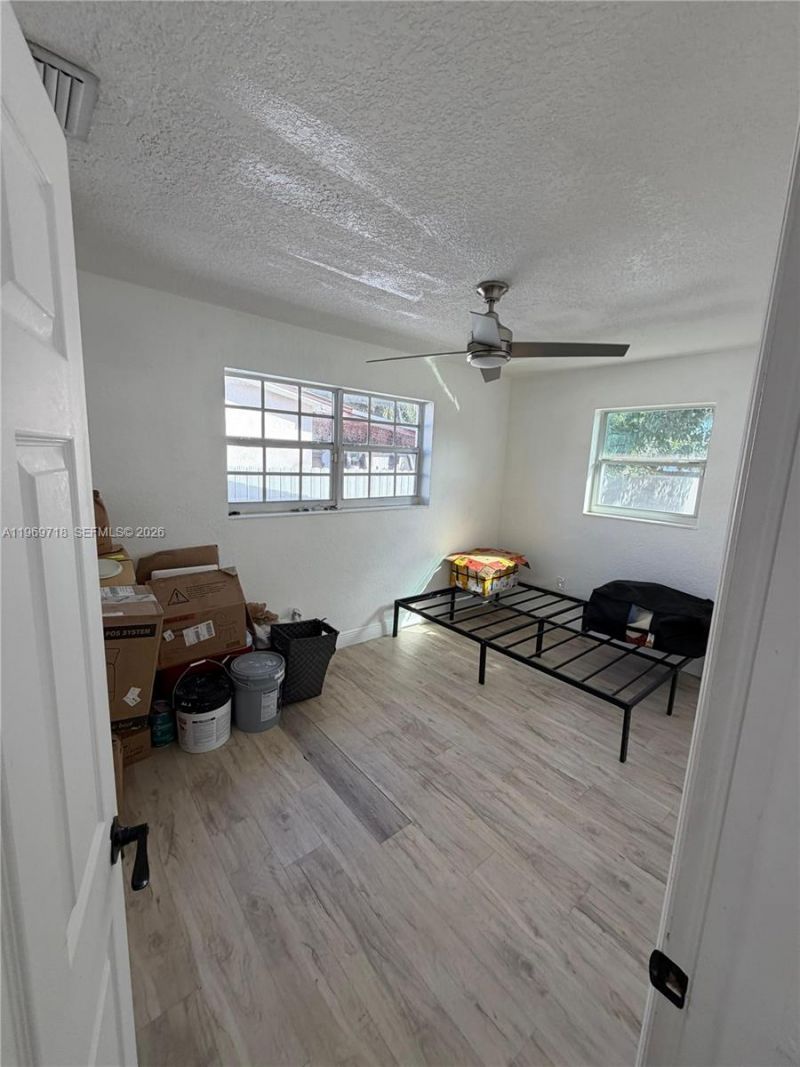 150 NE 164th St, Miami, FL 33162 Photo