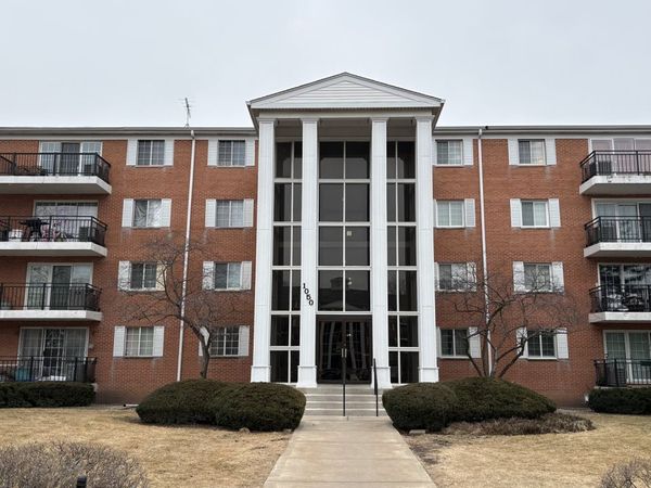 1050 N Farnsworth Avenue, Unit 111, Aurora, IL 60505