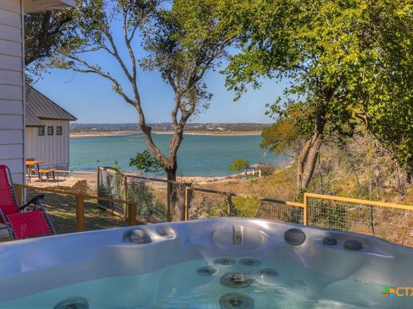 901 Glenn Drive , Canyon Lake, TX 78133