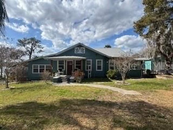 58 S KENTUCKY AVENUE, UMATILLA, FL 32784