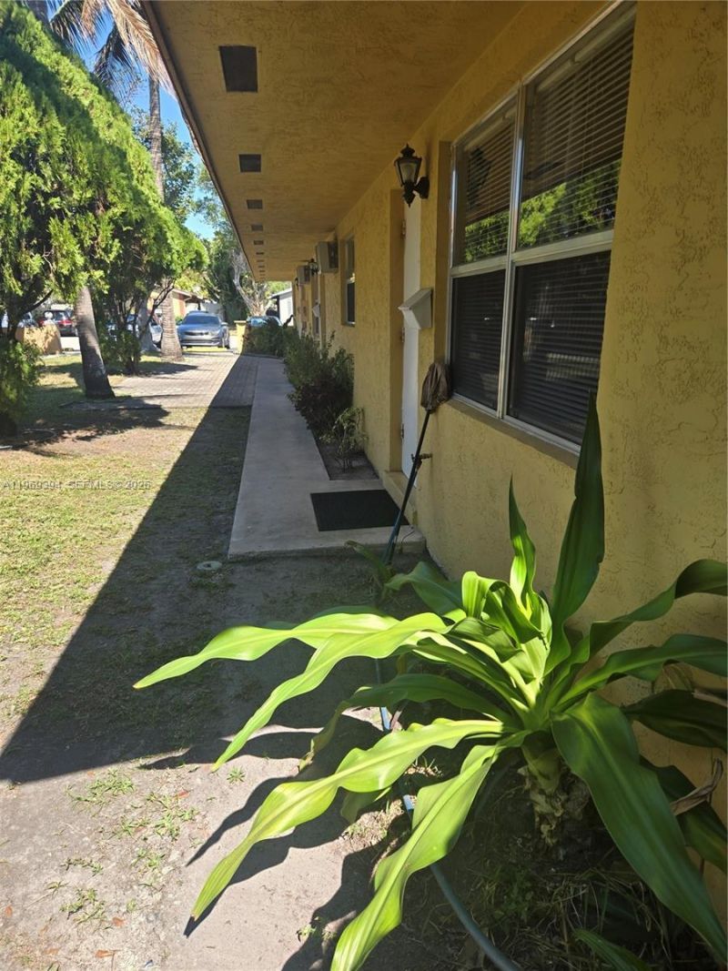 208 SW 1st Ct, Pompano Beach, FL 33060 Photo