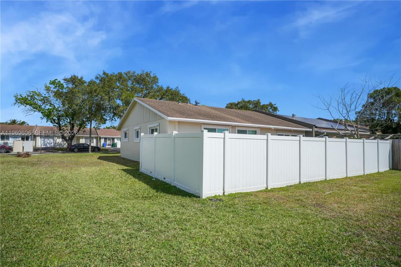 5550 S Lakewood Cir S Unit H, Margate, FL 33063 Photo