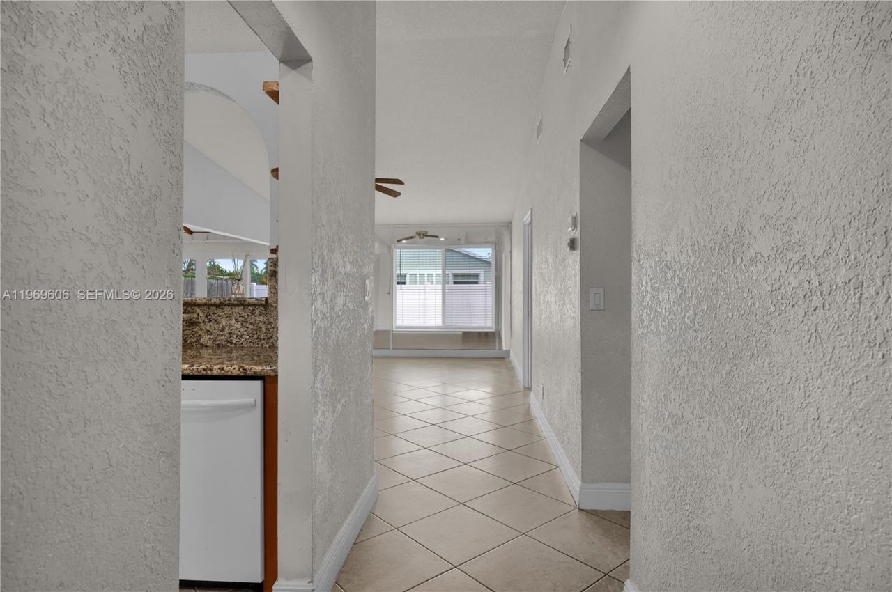5550 S Lakewood Cir S Unit H, Margate, FL 33063 Photo