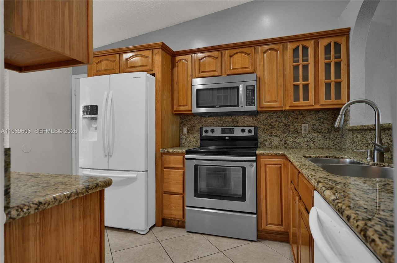 5550 S Lakewood Cir S Unit H, Margate, FL 33063 Photo