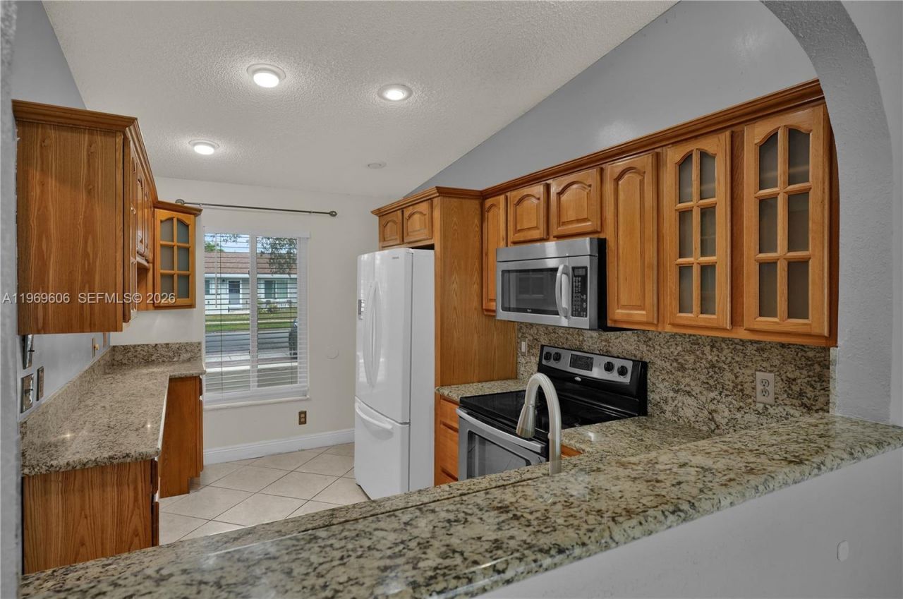 5550 S Lakewood Cir S Unit H, Margate, FL 33063 Photo