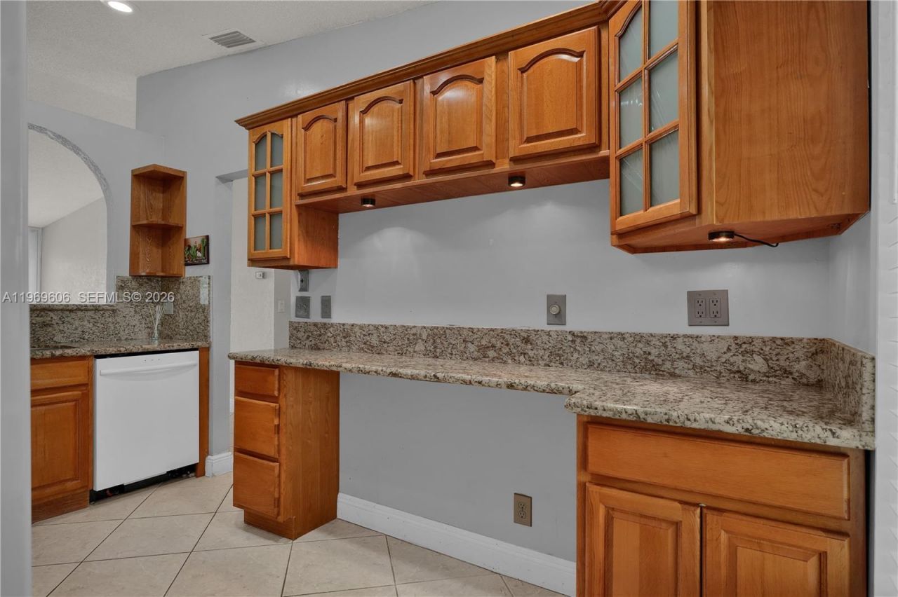 5550 S Lakewood Cir S Unit H, Margate, FL 33063 Photo