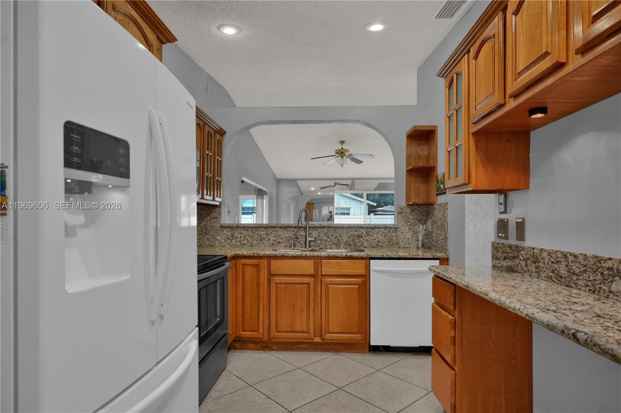 5550 S Lakewood Cir S Unit H, Margate, FL 33063 Photo