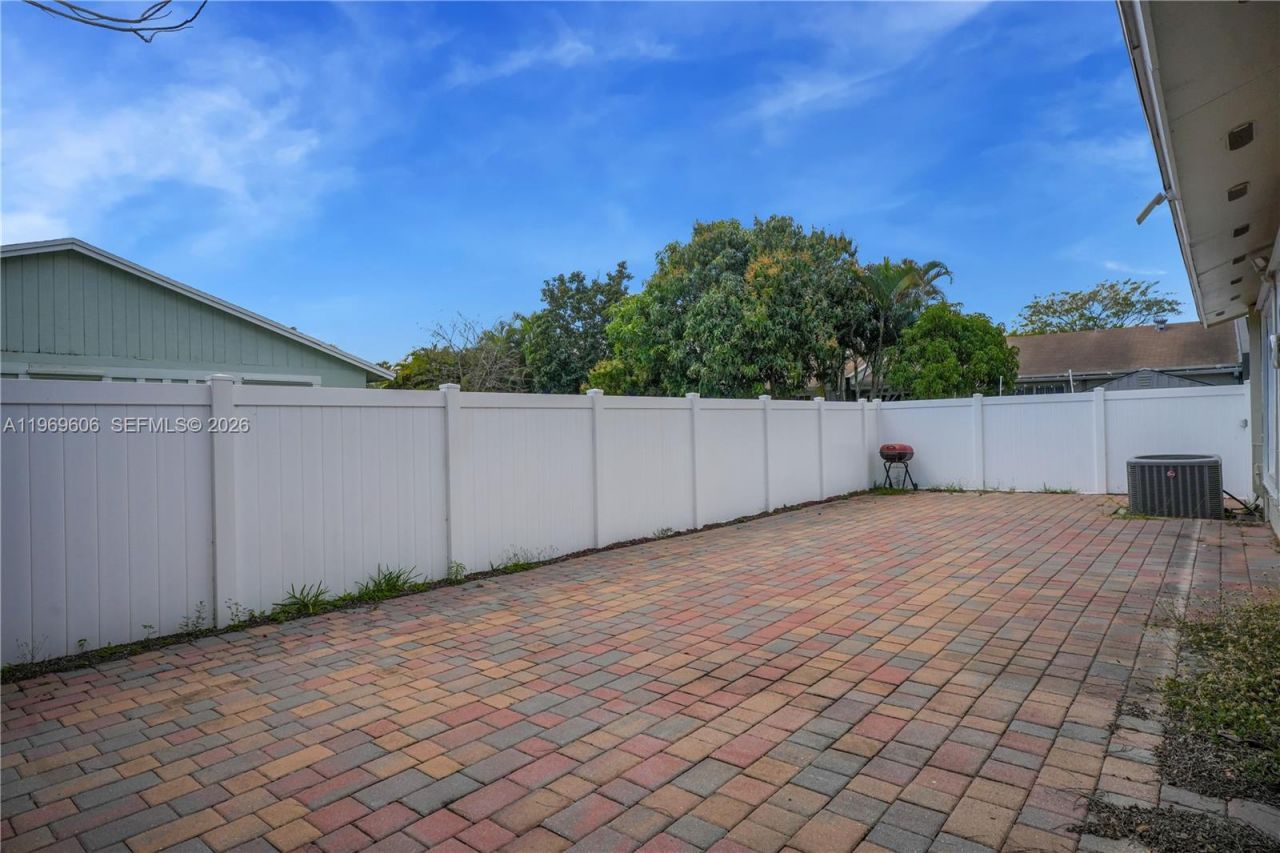 5550 S Lakewood Cir S Unit H, Margate, FL 33063 Photo