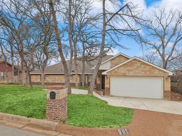 901 Highwoods Trail, Fort Worth, TX 76112