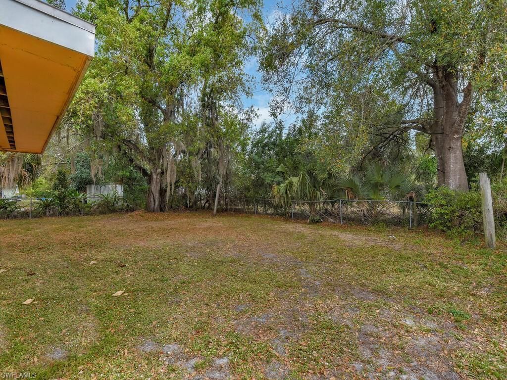 2124 E Gardenia Cir , North Fort Myers, FL 33917 Photo