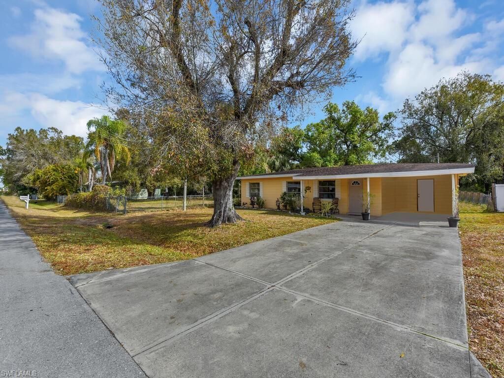 2124 E Gardenia Cir , North Fort Myers, FL 33917 Photo
