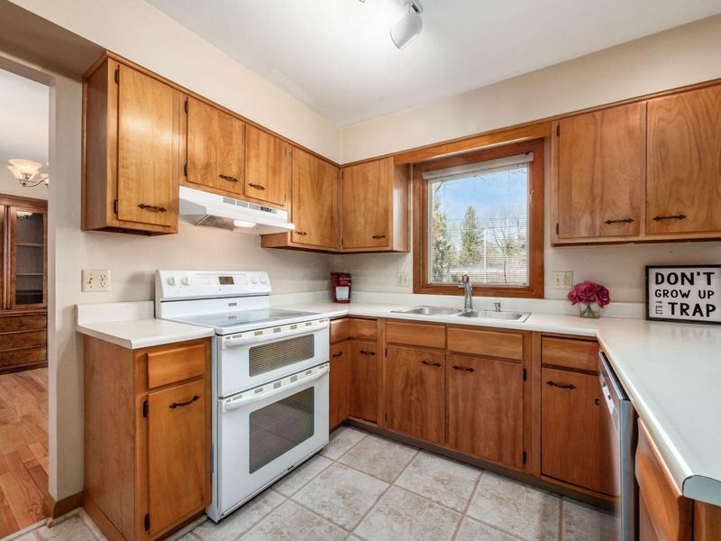 876 Middlebury Drive N, Worthington, OH 43085 Photo 2