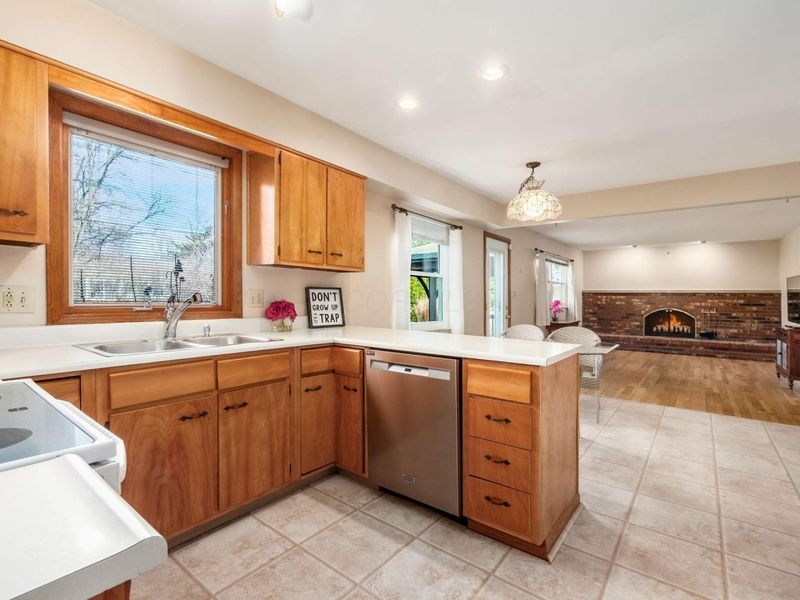 876 Middlebury Drive N, Worthington, OH 43085 Photo 3