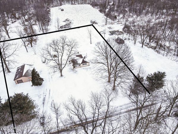 1325 Decamp Road, Leslie, MI 49251