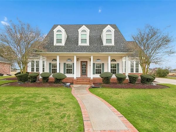 1304 LAKE LOUISE Drive, Gretna, LA 70056
