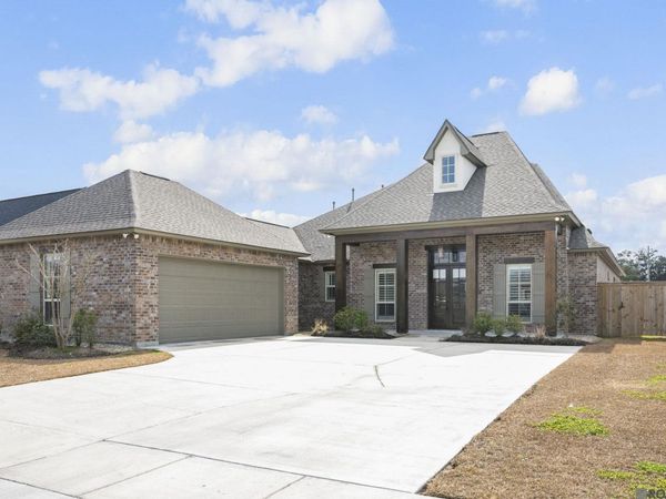 38233 Meadow Rue Dr, Prairieville, LA 70769