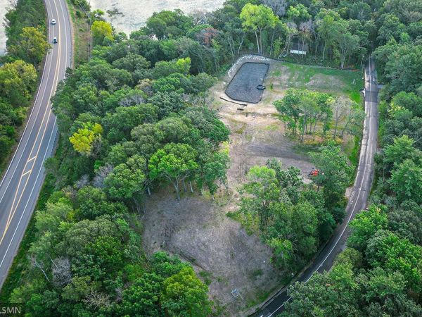 235 Old Wildwood Road , Mahtomedi, MN 55115