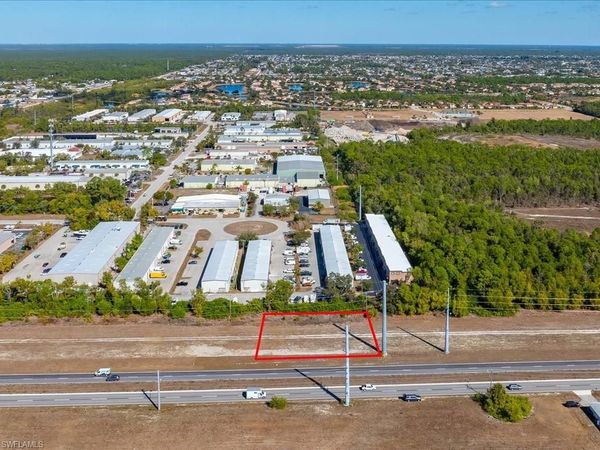 927 Kismet PKWY E, CAPE CORAL, FL 33909