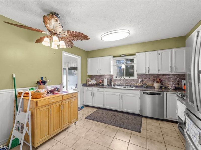 129 Hidden Tree Lane, Amherst, OH 44001 Photo 11