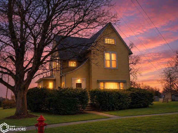 327 N Shuffleton Street, Sigourney, IA 52591