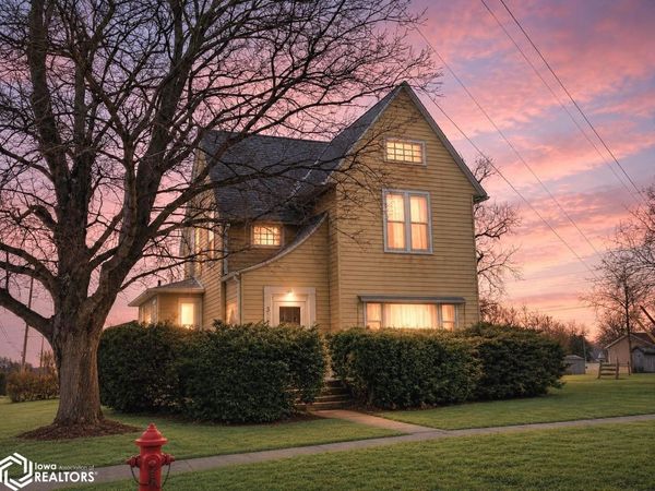 327 N Shuffleton Street, Sigourney, IA 52591
