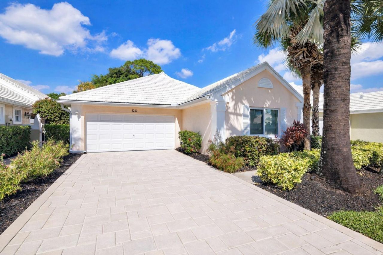 9213 Heathridge Drive, West Palm Beach, FL 33411 Photo