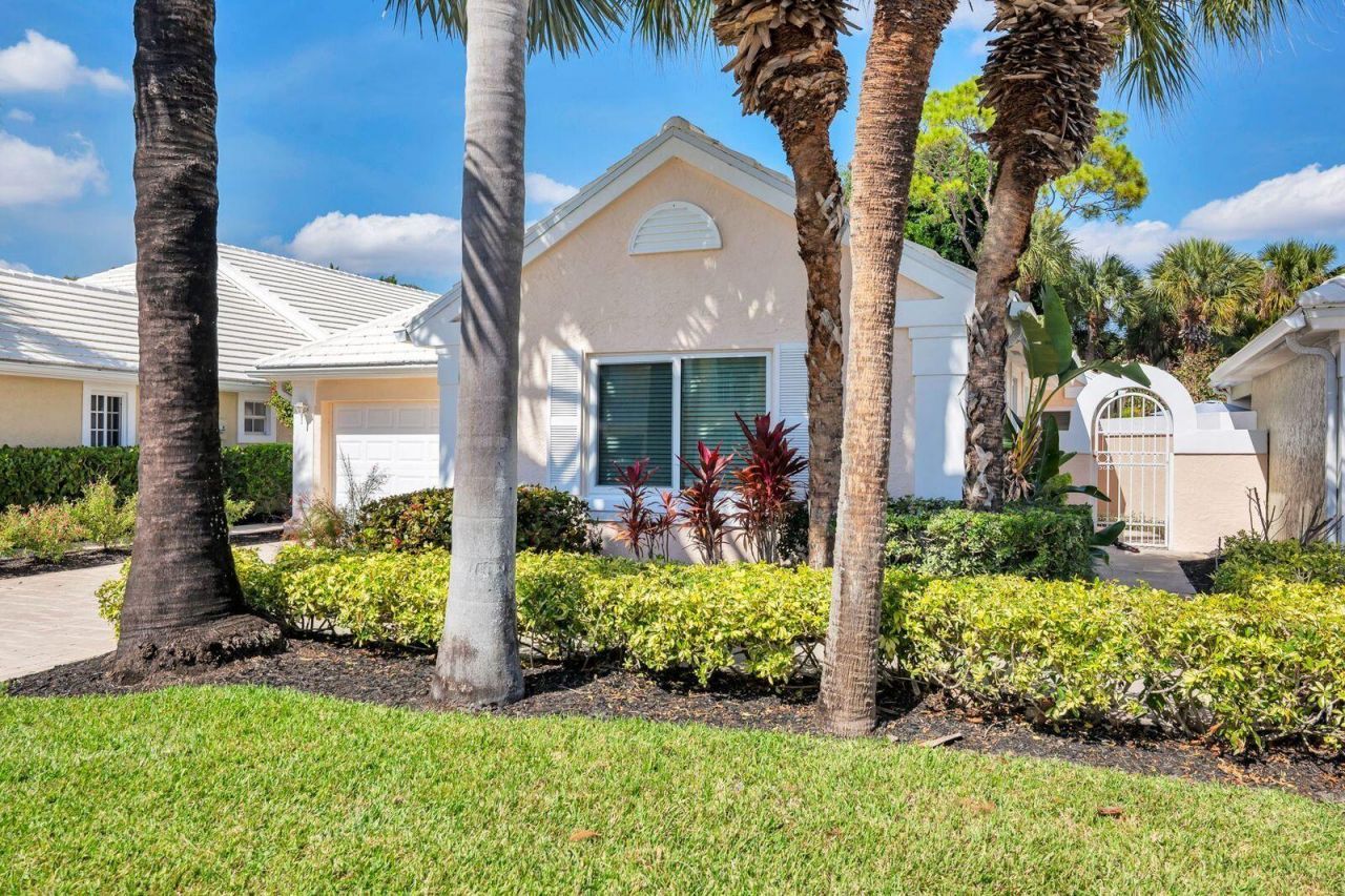9213 Heathridge Drive, West Palm Beach, FL 33411 Photo