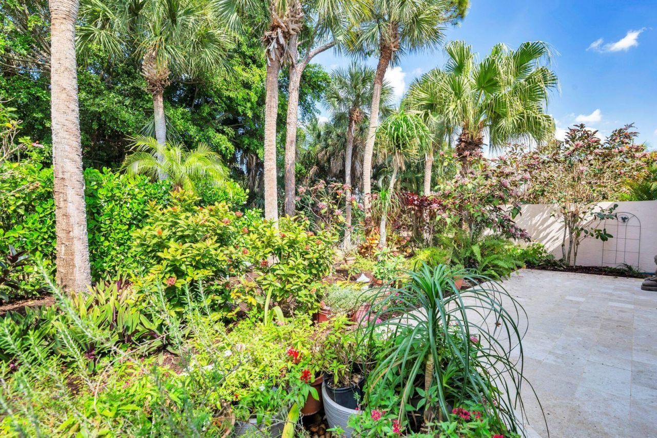 9213 Heathridge Drive, West Palm Beach, FL 33411 Photo