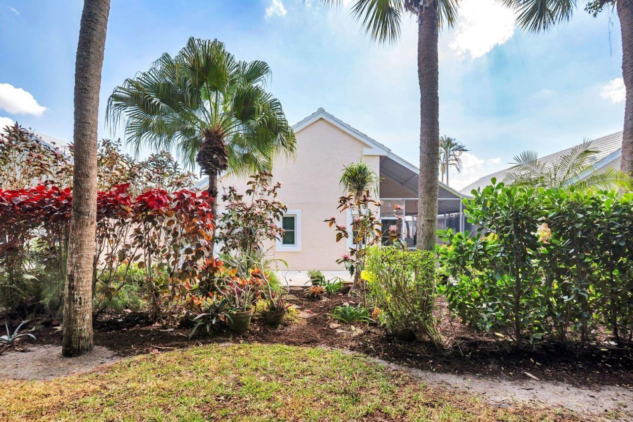9213 Heathridge Drive, West Palm Beach, FL 33411 Photo