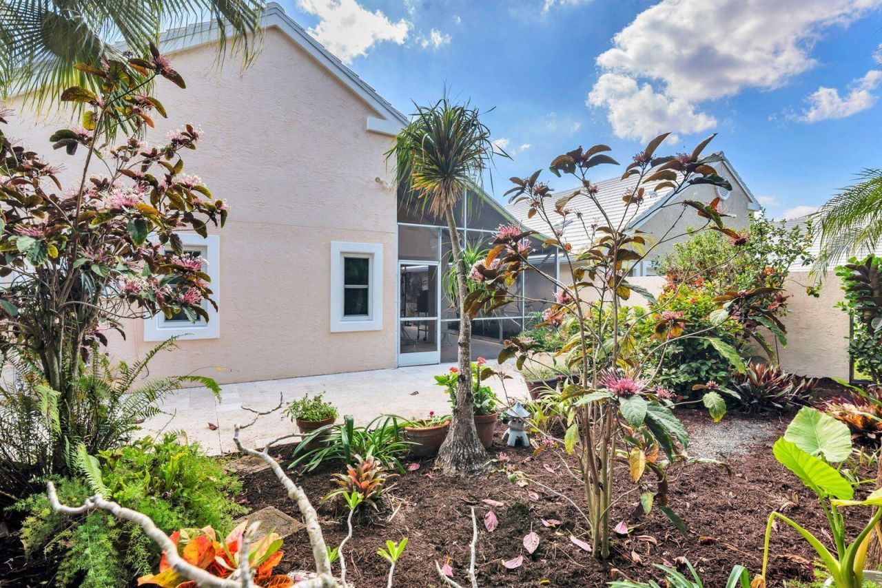 9213 Heathridge Drive, West Palm Beach, FL 33411 Photo