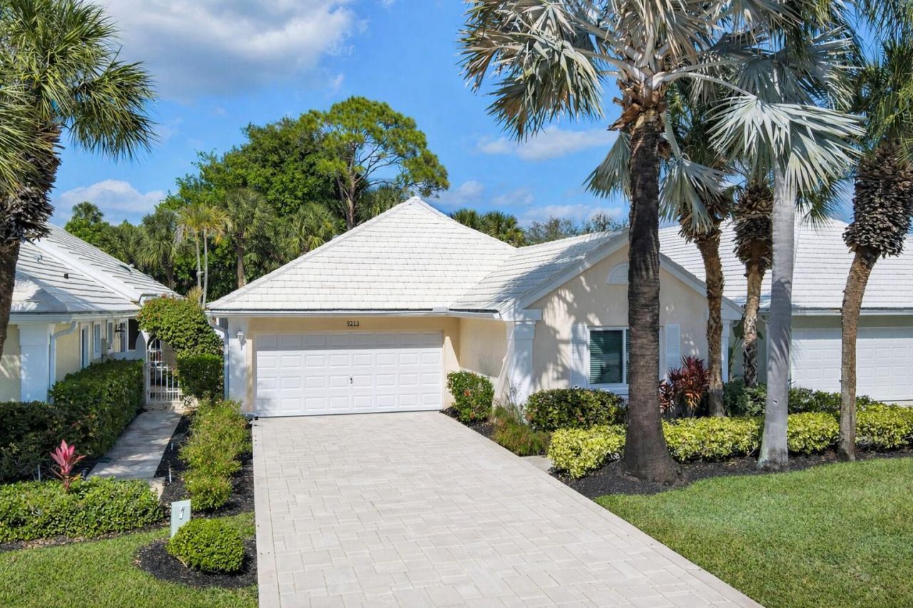 9213 Heathridge Drive, West Palm Beach, FL 33411 Photo