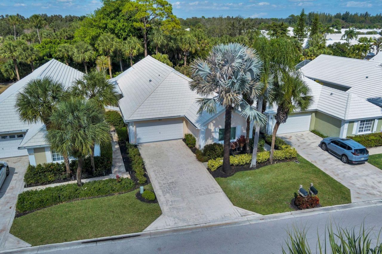 9213 Heathridge Drive, West Palm Beach, FL 33411 Photo