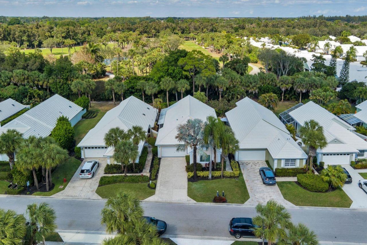 9213 Heathridge Drive, West Palm Beach, FL 33411 Photo