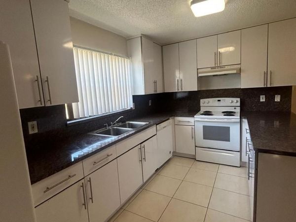 5821 Swordfish Court, Unit B, Tamarac, FL 33319