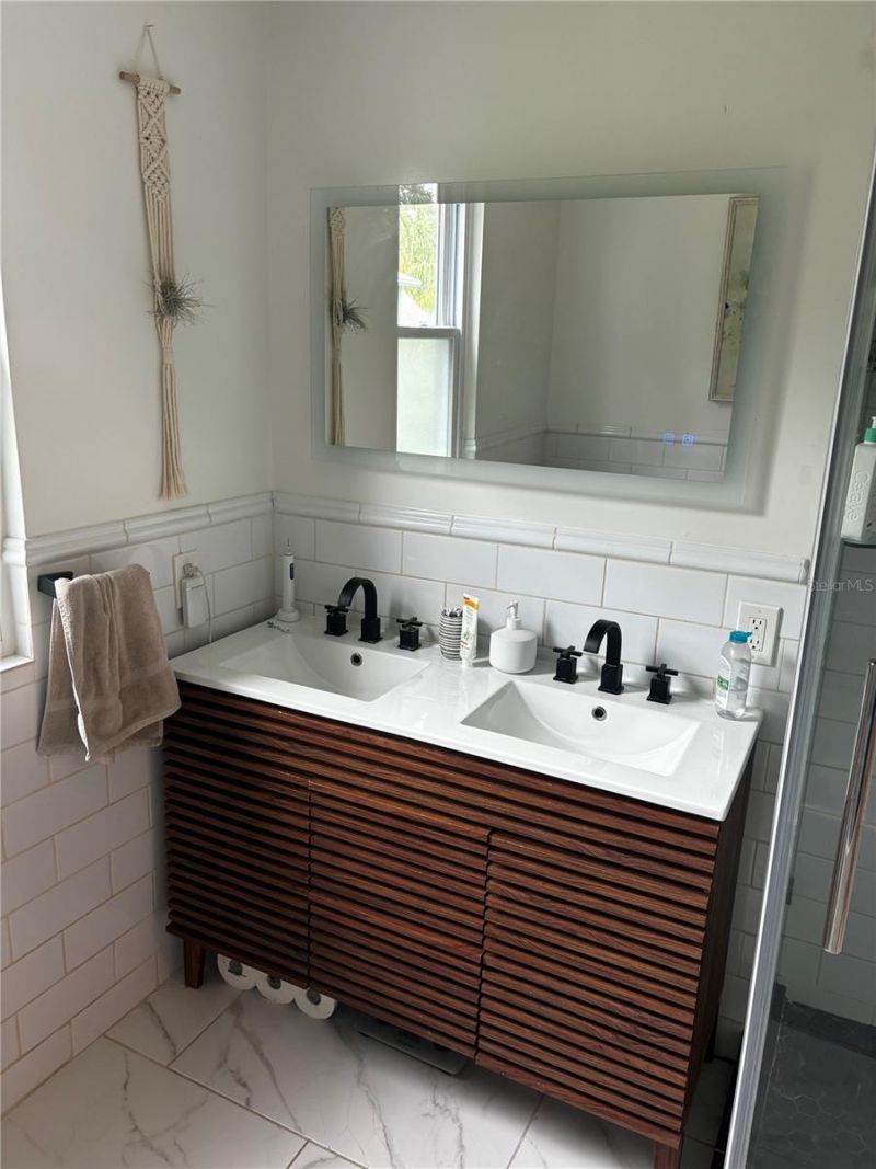 945 11th Street N, Saint Petersburg, FL 33705 Photo