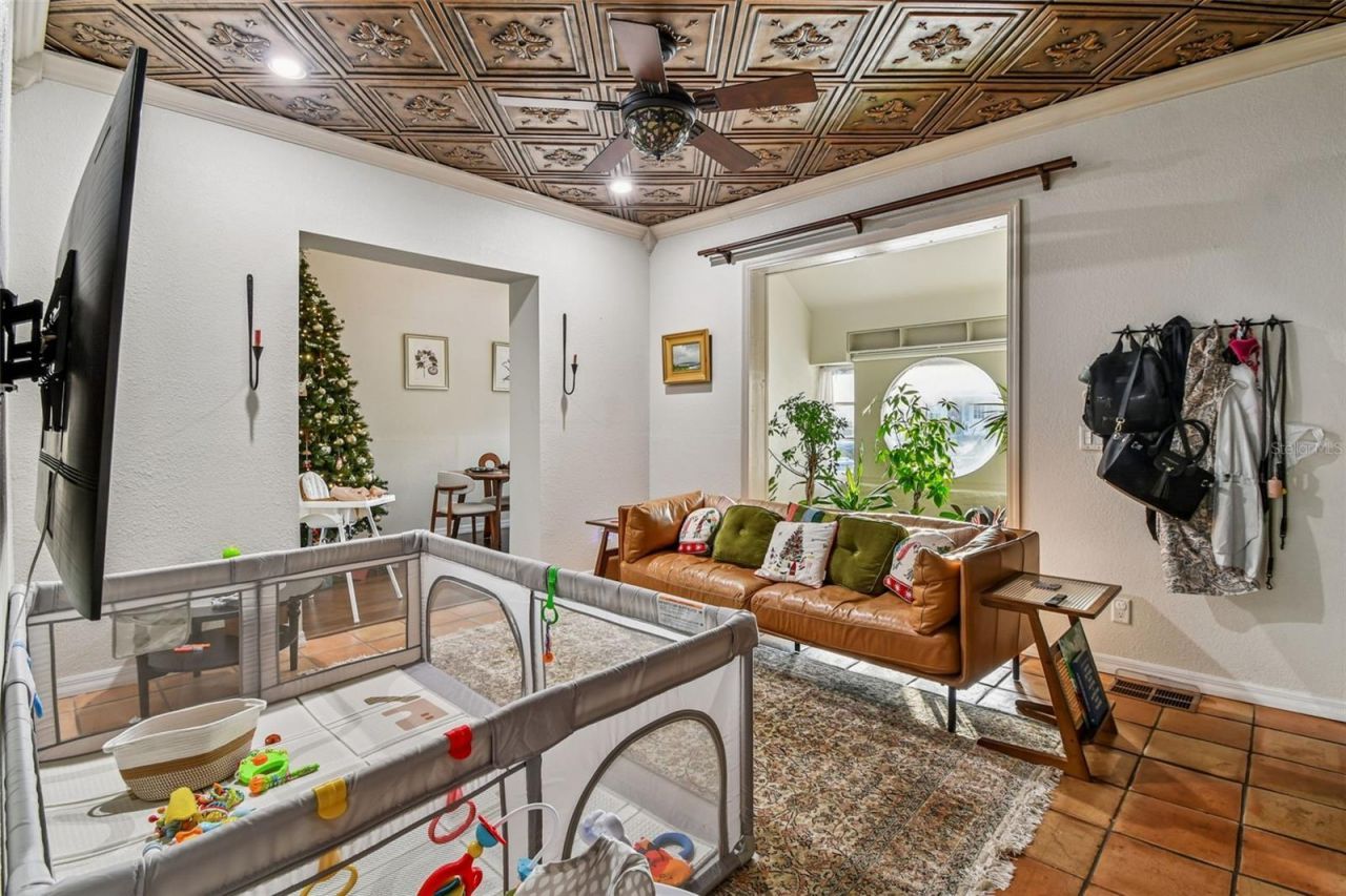 945 11th Street N, Saint Petersburg, FL 33705 Photo