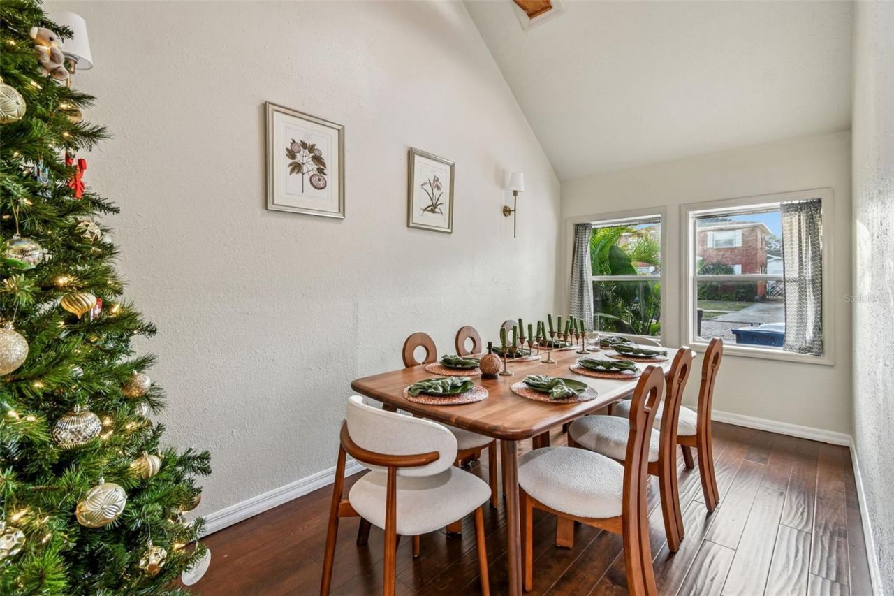 945 11th Street N, Saint Petersburg, FL 33705 Photo