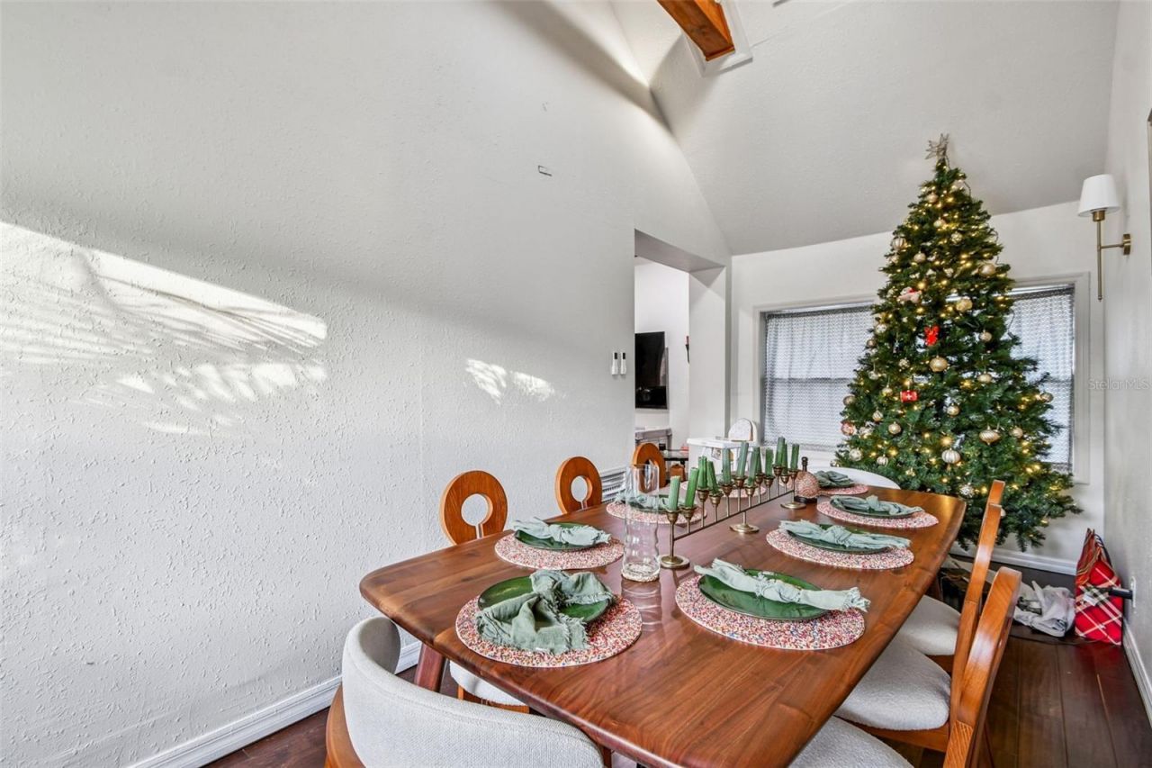 945 11th Street N, Saint Petersburg, FL 33705 Photo