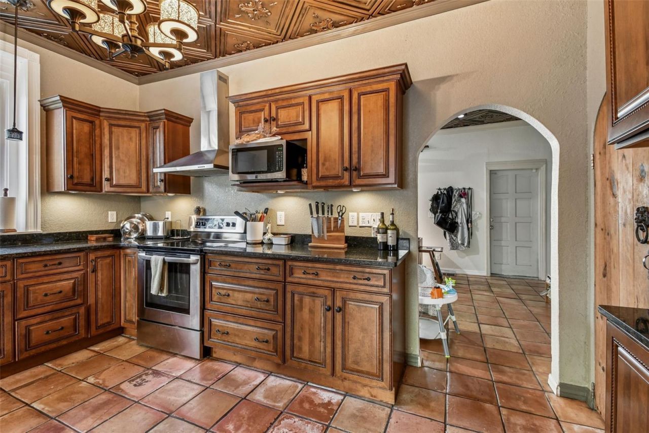 945 11th Street N, Saint Petersburg, FL 33705 Photo