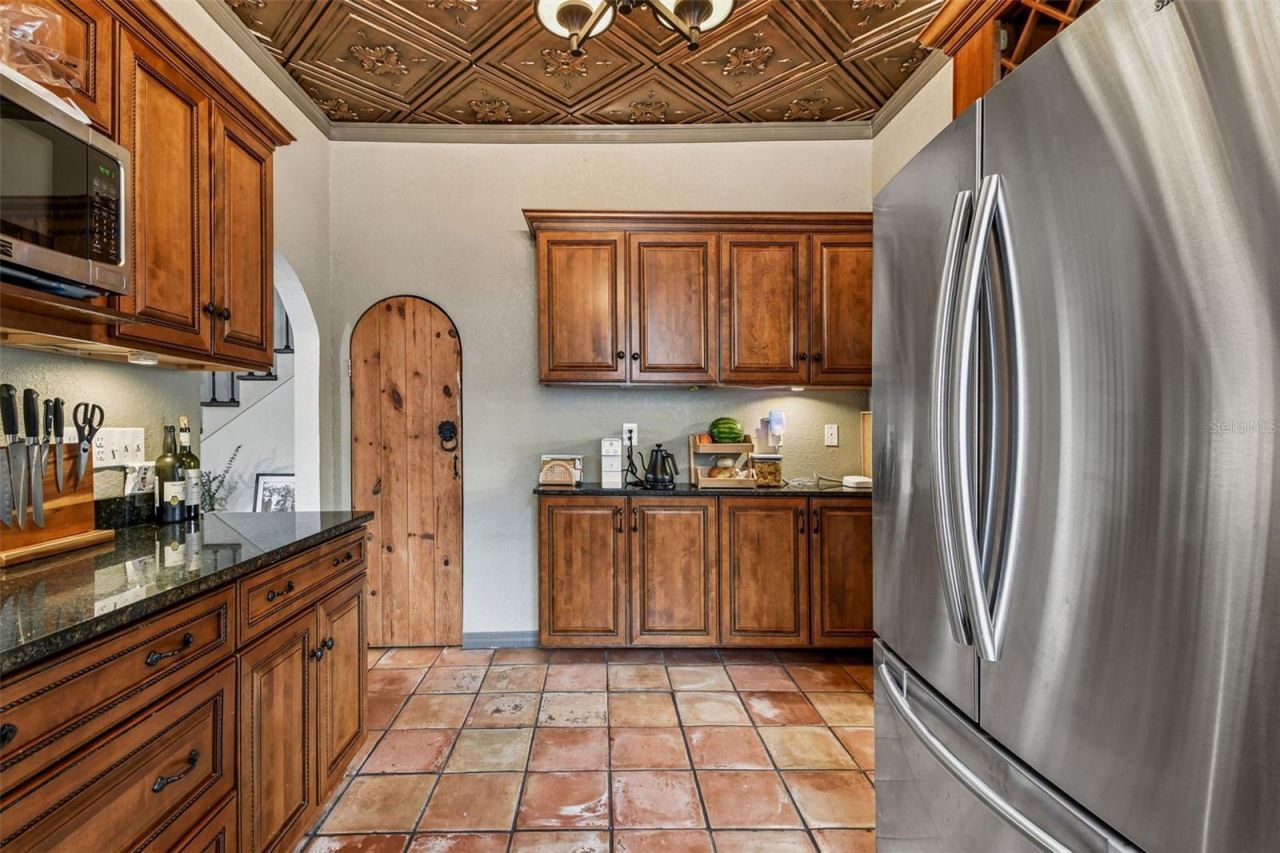 945 11th Street N, Saint Petersburg, FL 33705 Photo