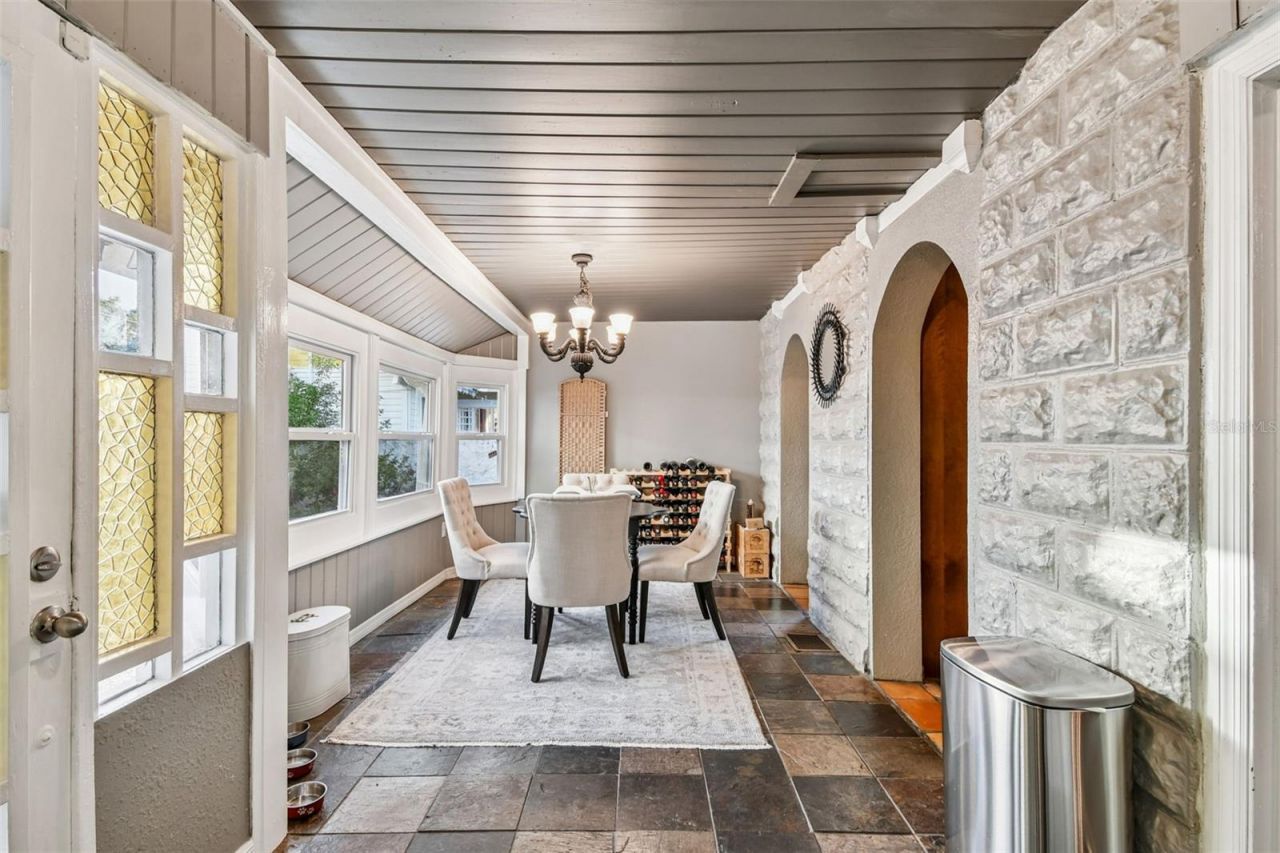 945 11th Street N, Saint Petersburg, FL 33705 Photo